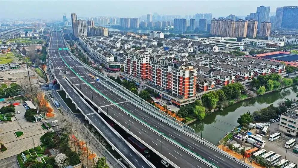 智慧城市建设的五个特点及四种模式