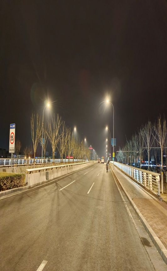 厉害了！天津港保税区三个片区智慧路灯正式“上岗”：每年可节电1200万度！